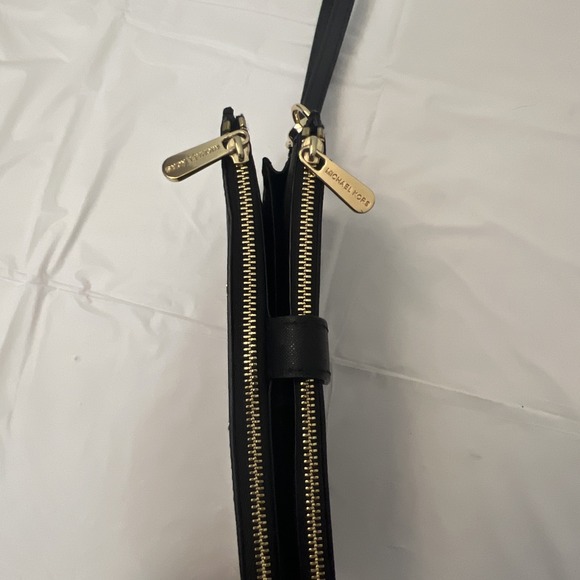 Michael Kors Jet Set Double Zip Wristlet Black Saffiano Leather 7.25 4.5 Wallet - Picture 4 of 8